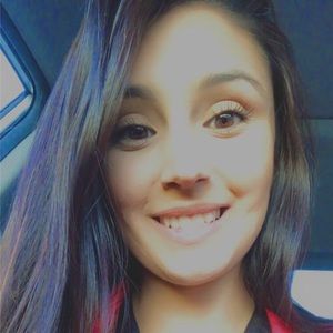 Meet your Posher, Yureli